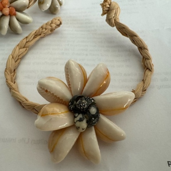 Tahitian Shell Jewelry - Picture 2 of 3